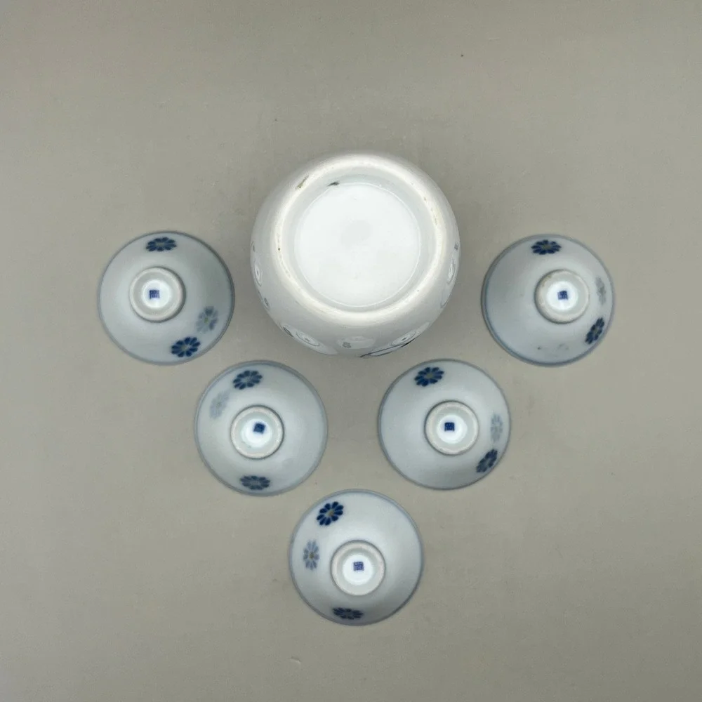 Japanese Sake‎ Set White Blue Porcelain Tokkuri Carafe 5 Ochoko Cups Ivy As Is